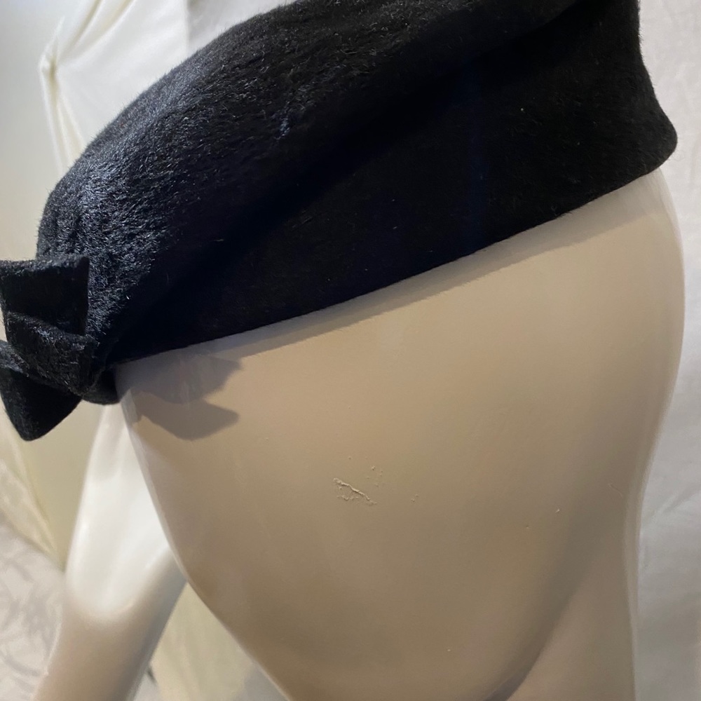 Ladies Blk Felt Vintage Red 3 Hammett Pillbox Hat
